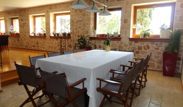 Τραπεζαρία - Dining room